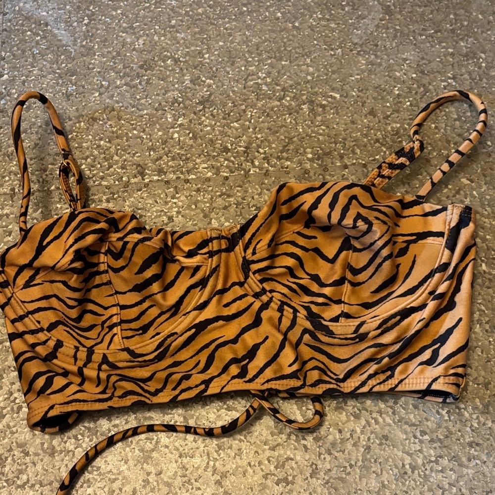 Women’s VIX Tiger Print Size 8 Swim Top MSRP $118